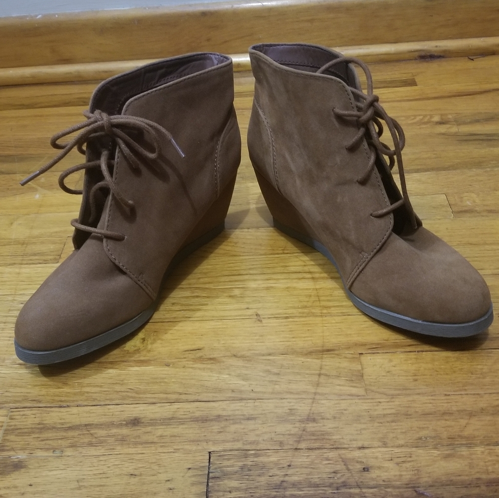 Madden Girl Domain Light Brown Faux Suede Wedge Ankle Lace Up Bootie Boots 7